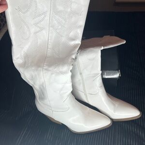 White Western-Style Women's Boots